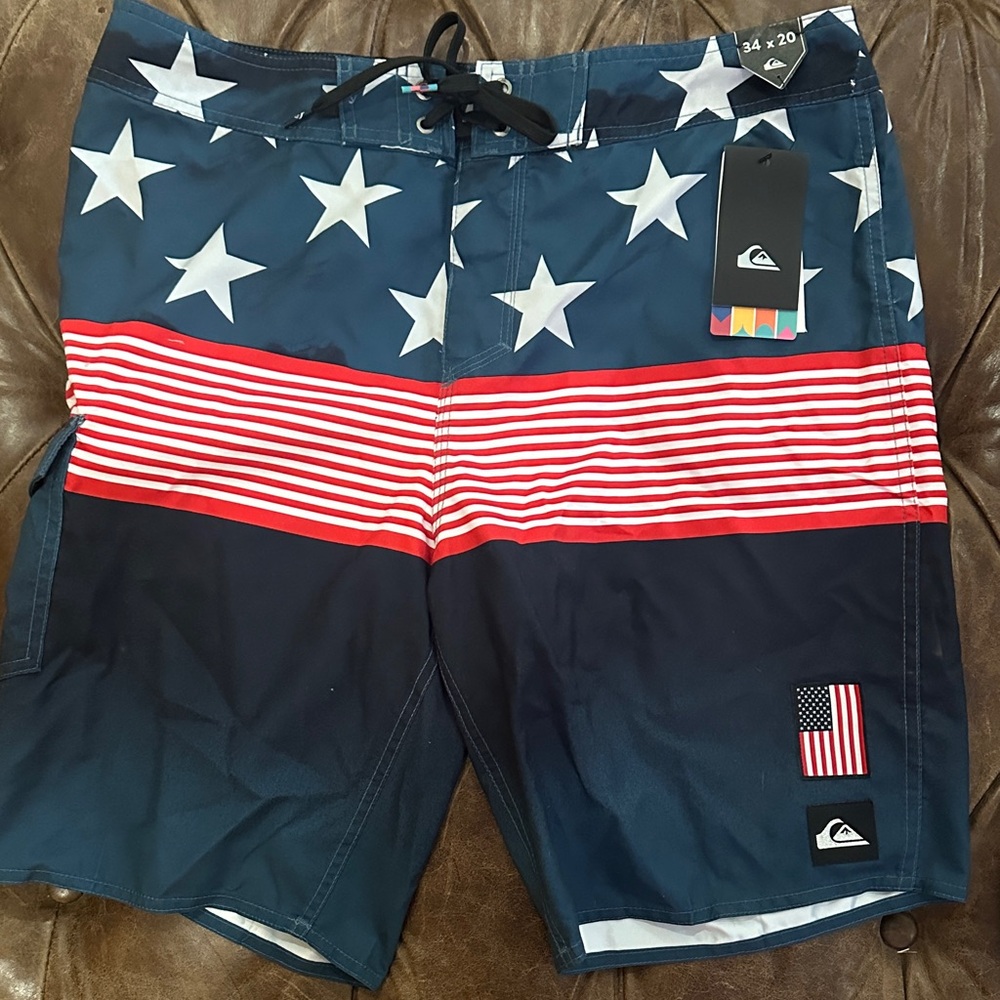 Quiksilver Men’s Americana Stars Boardshorts / Swim Trunks / Shorts